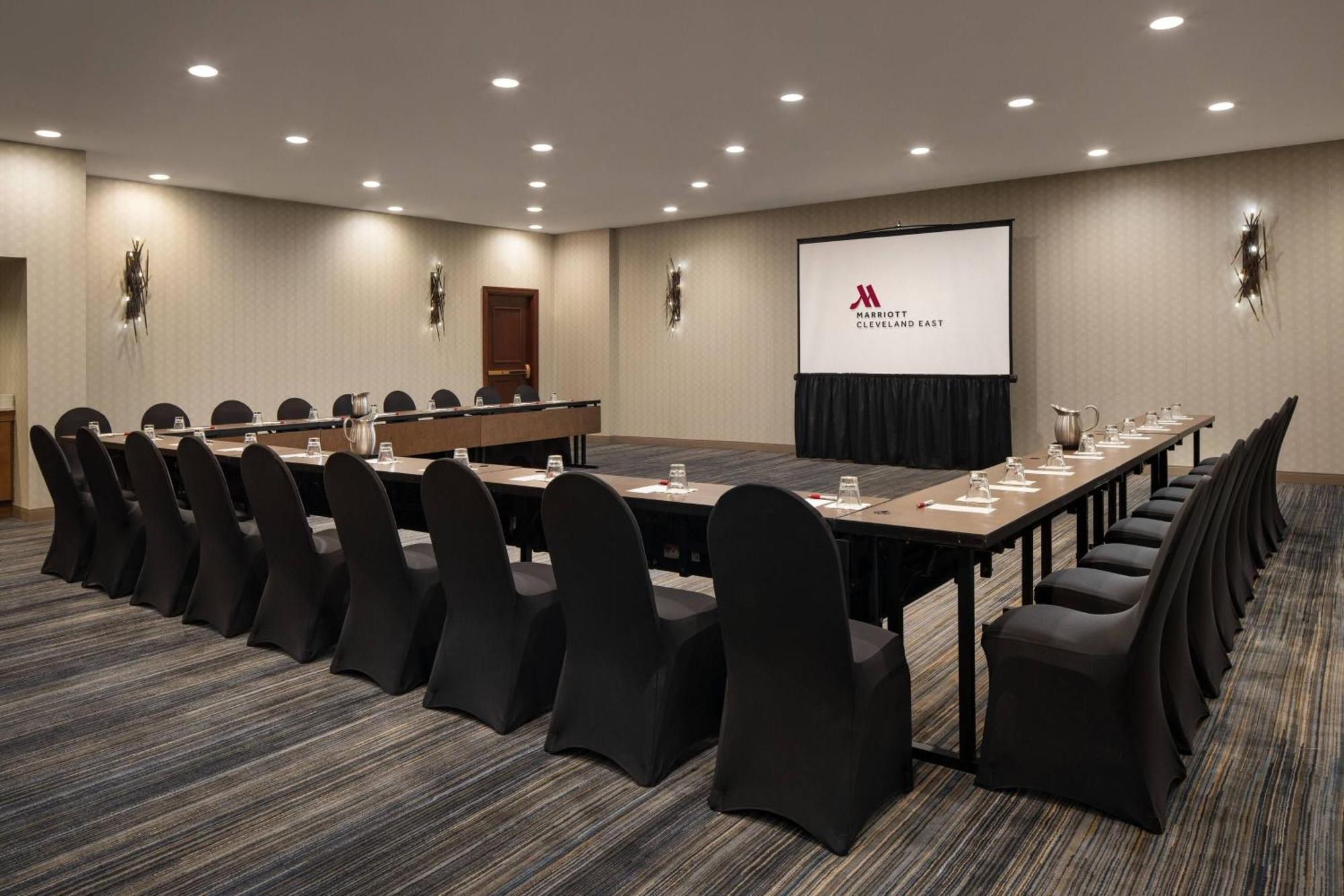 Hotel Cleveland Marriott East Warrensville Heights Exterior foto